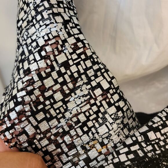 Dallin chase Metallic Crochet dress  silver And Black Sz 6 - Picture 6 of 9